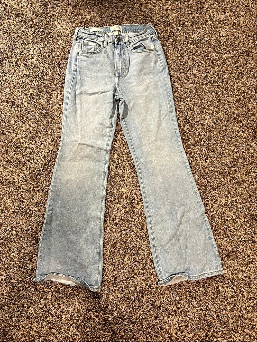 Universal Thread Women's High-Rise 70's Flare Jeans Wide Leg Jeans in Blue Size